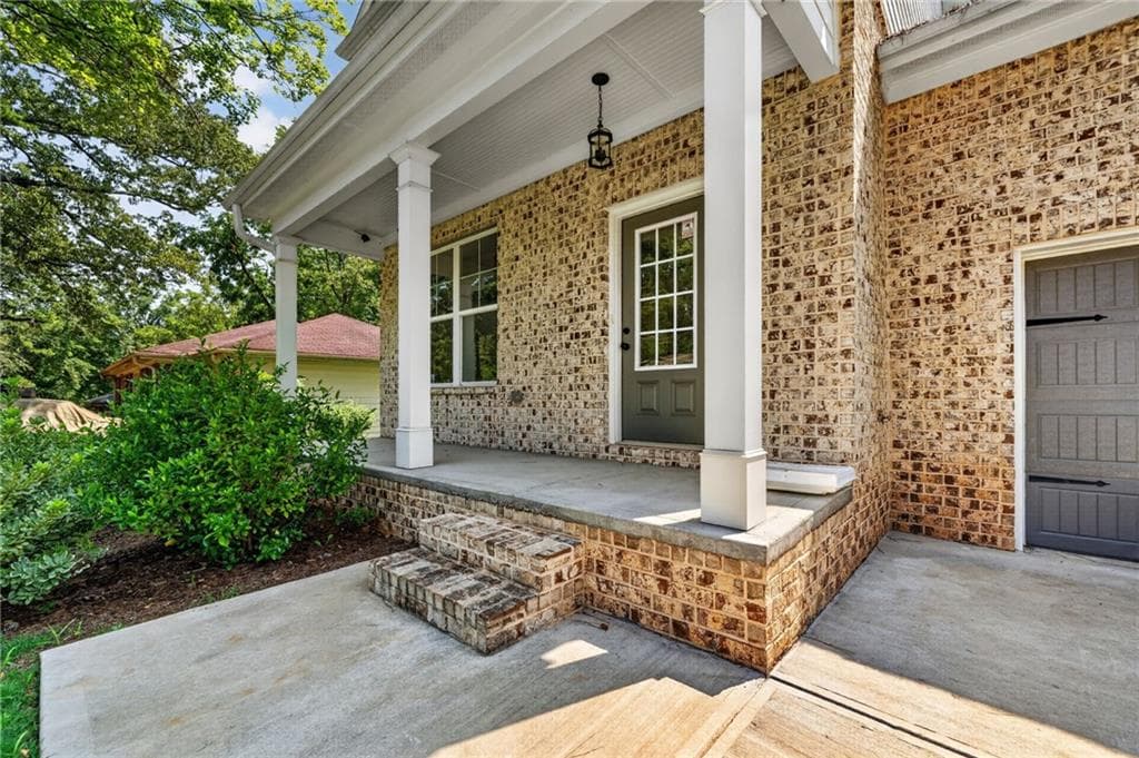 5 bedroom, 4 bathroom, 2,920 sq ft single family residence under contract at 2126 Seavey Drive, Decatur, GA 30032 — photo 4