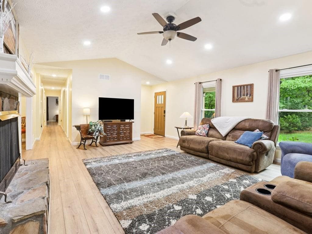 5 bedroom, 4 bathroom, 3,175 sq ft single family residence for sale at 518 Picketts Crossing, Acworth, GA 30101 — photo 3