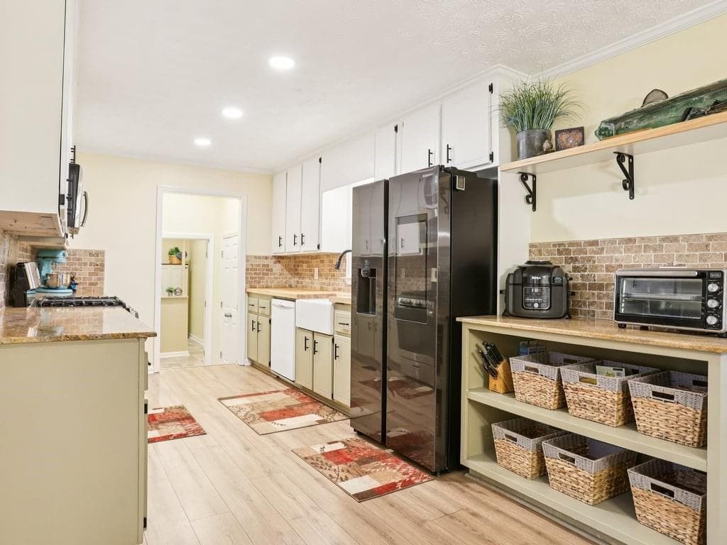 5 bedroom, 4 bathroom, 3,175 sq ft single family residence for sale at 518 Picketts Crossing, Acworth, GA 30101 — photo 4
