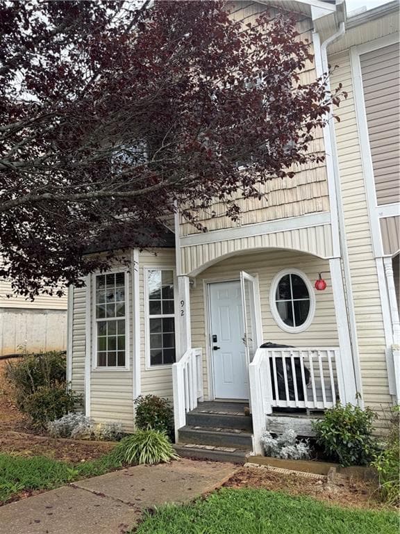 2 bedroom, 2 bathroom, 2,019 sq ft townhouse for rent at 92 Timber Ridge Drive, Cartersville, GA 30121 for $1,800 a month — photo 1 of 18