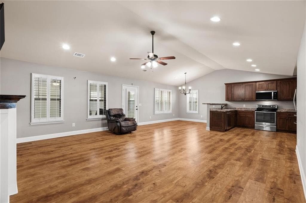 3 bedroom, 2 bathroom, 1,948 sq ft single family residence under contract at 222 Gilmore Circle, Calhoun, GA 30701 — photo 5