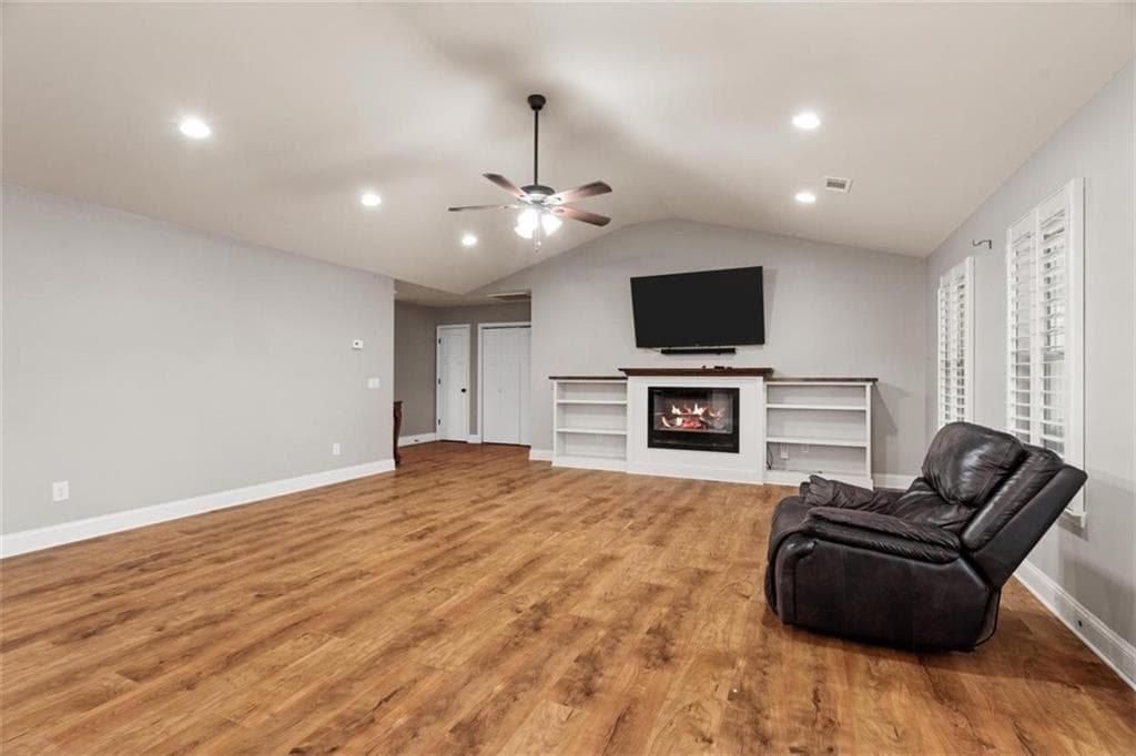 3 bedroom, 2 bathroom, 1,948 sq ft single family residence under contract at 222 Gilmore Circle, Calhoun, GA 30701 — photo 6