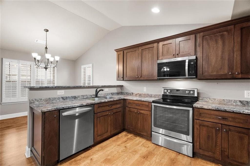 3 bedroom, 2 bathroom, 1,948 sq ft single family residence under contract at 222 Gilmore Circle, Calhoun, GA 30701 — photo 10