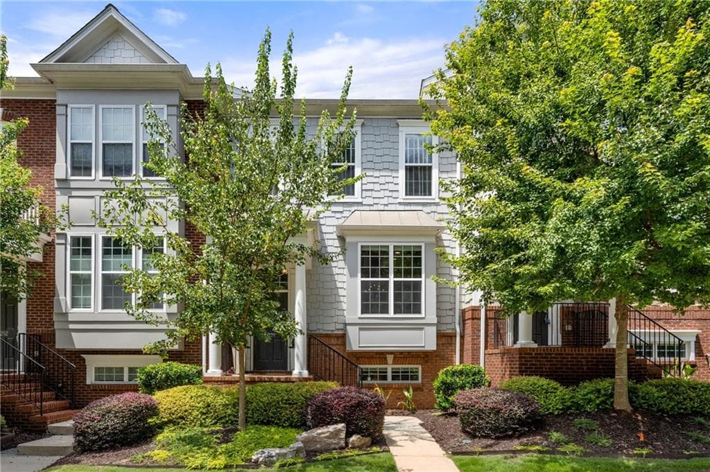 3 bedroom, 4 bathroom, 1,857 sq ft townhouse for sale at 2294 Limehurst Drive 17, Atlanta, GA 30319