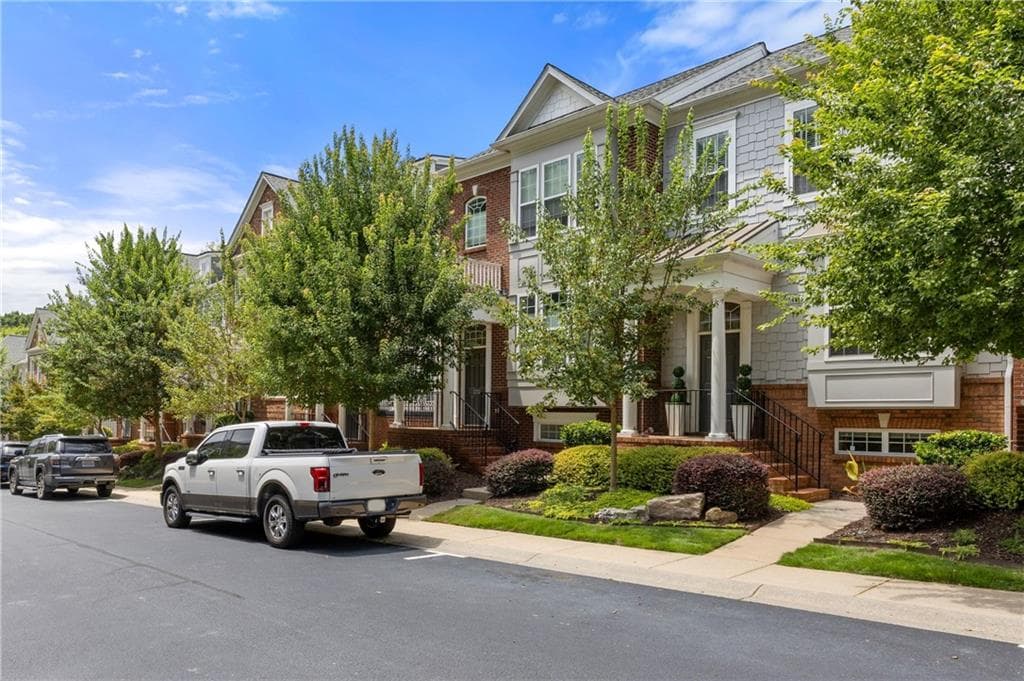 3 bedroom, 4 bathroom, 1,857 sq ft townhouse for sale at 2294 Limehurst Drive 17, Atlanta, GA 30319 — photo 2