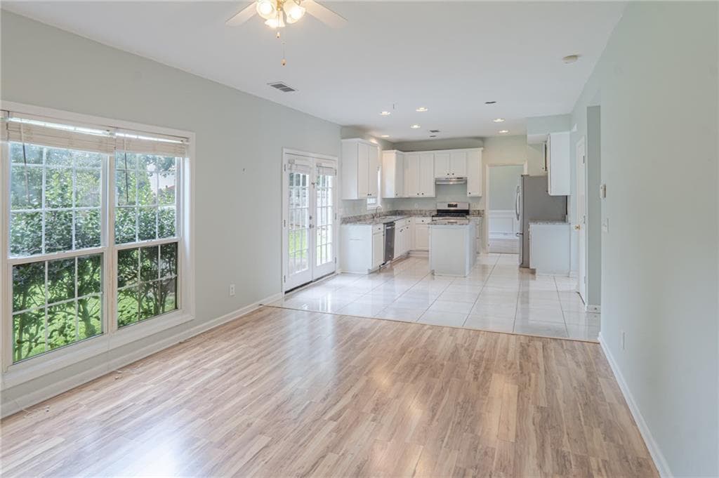 4 bedroom, 3 bathroom, 2,213 sq ft single family residence for rent at 3985 Shallowford Green Court, Marietta, GA 30062 for $2,829 a month — photo 3