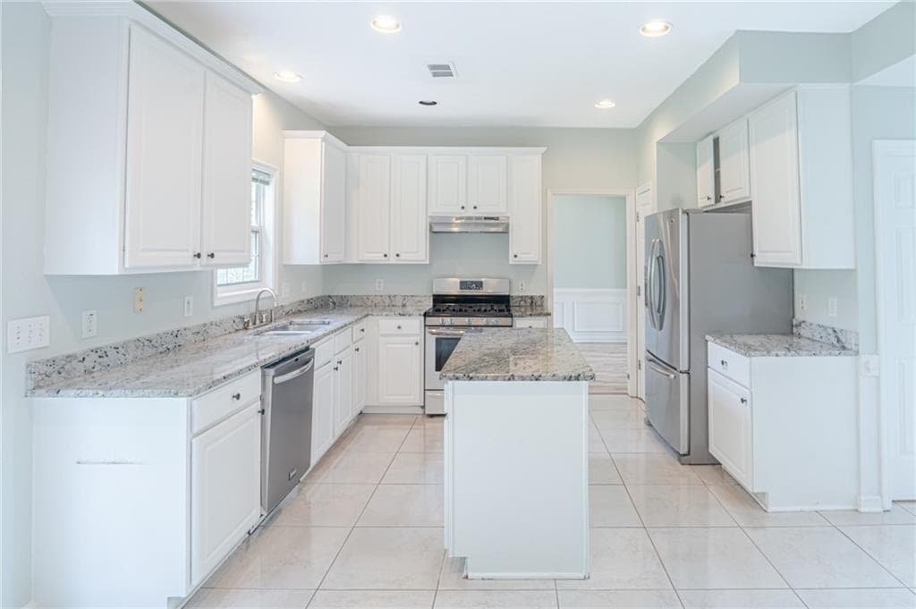 4 bedroom, 3 bathroom, 2,213 sq ft single family residence for rent at 3985 Shallowford Green Court, Marietta, GA 30062 for $2,829 a month — photo 4