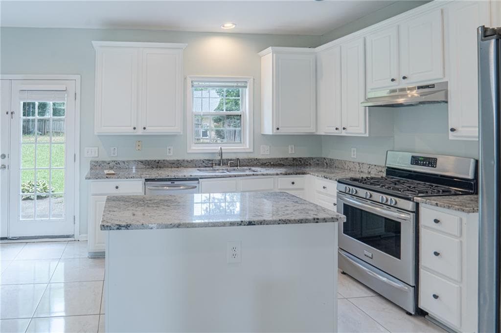 4 bedroom, 3 bathroom, 2,213 sq ft single family residence for rent at 3985 Shallowford Green Court, Marietta, GA 30062 for $2,829 a month — photo 5