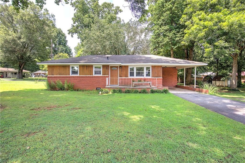 3 bedroom, 1 bathroom, 1,190 sq ft single family residence under contract at 7 West Drive, Cartersville, GA 30120