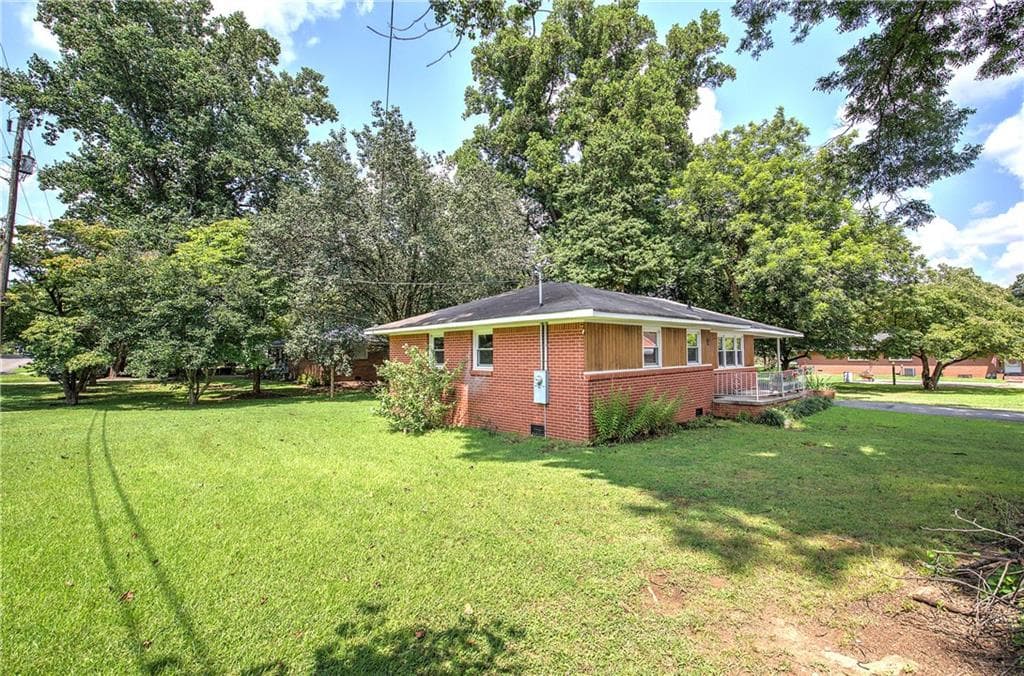 3 bedroom, 1 bathroom, 1,190 sq ft single family residence under contract at 7 West Drive, Cartersville, GA 30120 — photo 2