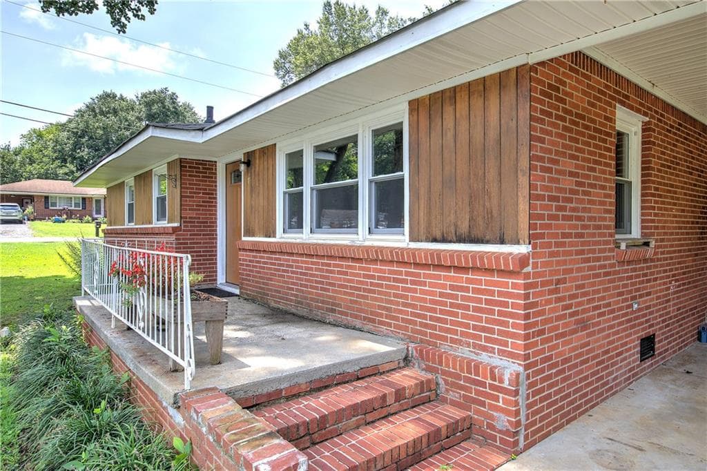 3 bedroom, 1 bathroom, 1,190 sq ft single family residence under contract at 7 West Drive, Cartersville, GA 30120 — photo 9