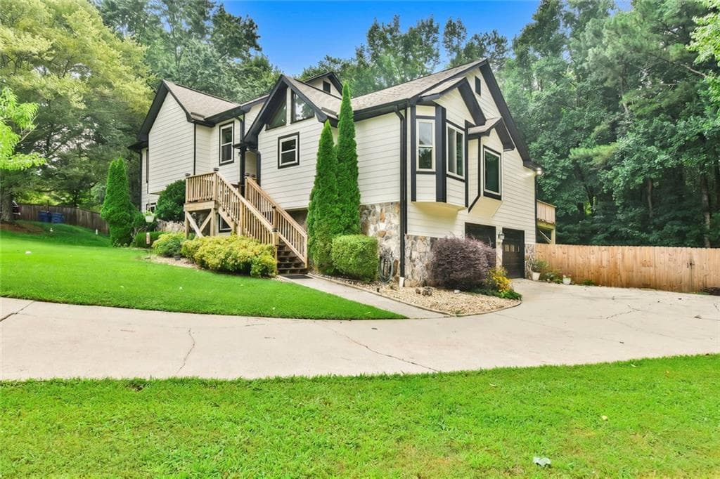 3829 Lamplighter Circle