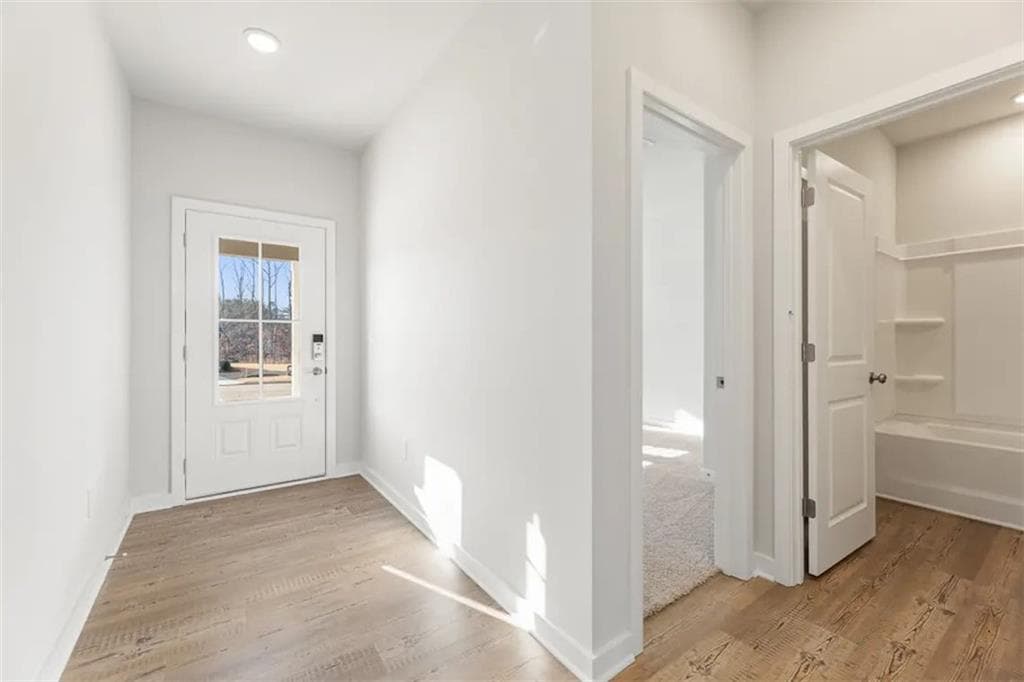5 bedroom, 4 bathroom, 2,774 sq ft single family residence under contract at 5671 Rosehall Place, South Fulton, GA 30349 — photo 2