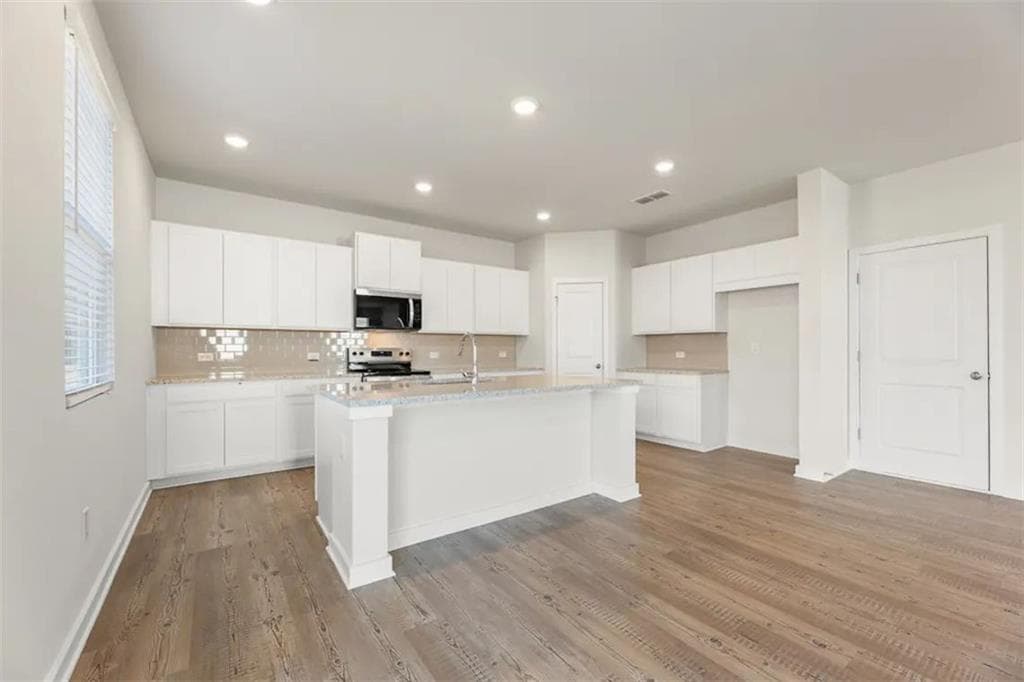 5 bedroom, 4 bathroom, 2,774 sq ft single family residence under contract at 5671 Rosehall Place, South Fulton, GA 30349 — photo 8