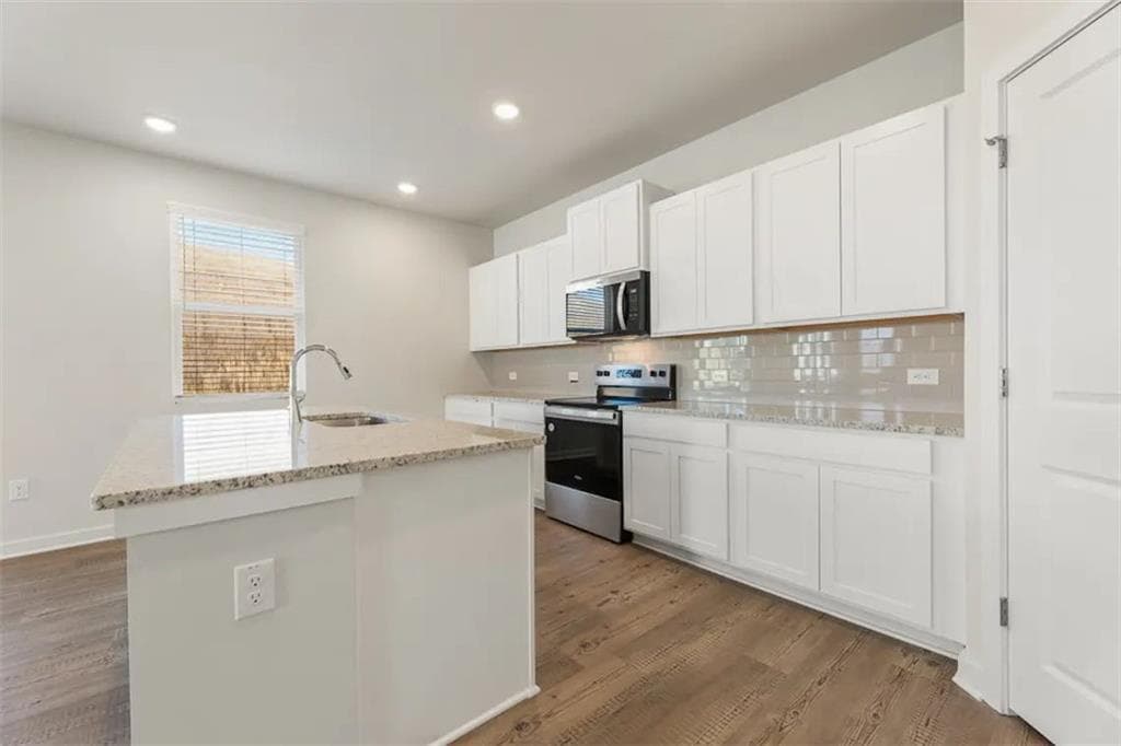 5 bedroom, 4 bathroom, 2,774 sq ft single family residence under contract at 5671 Rosehall Place, South Fulton, GA 30349 — photo 9