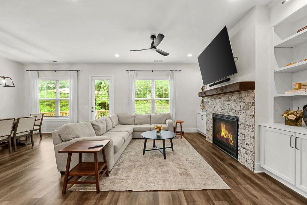 4 bedroom, 3 bathroom, 2,211 sq ft single family residence for sale at 1970 Drew Drive, Atlanta, GA 30318 — photo 3