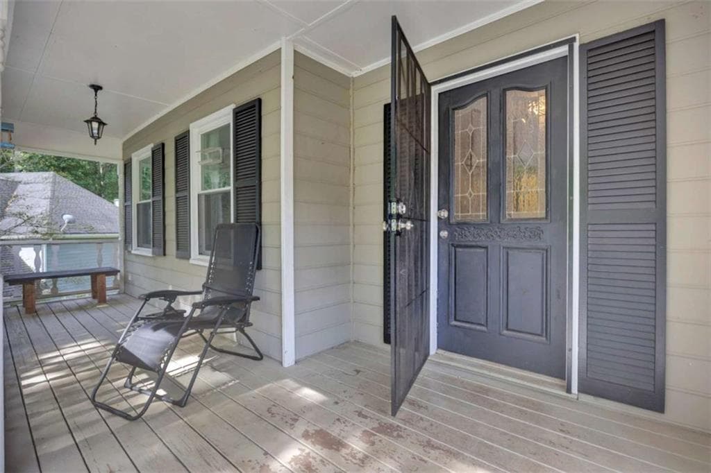 4 bedroom, 3 bathroom, 2,092 sq ft single family residence for sale at 1515 Shoal Creek Drive, Conyers, GA 30094 — photo 2