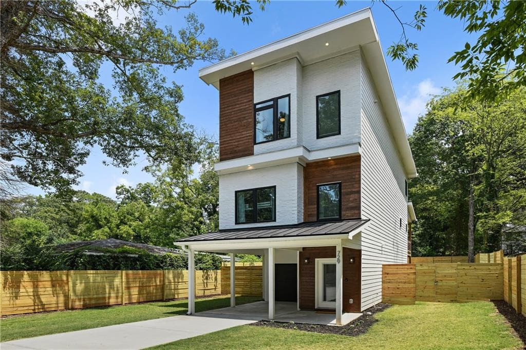 4 bedroom, 4 bathroom, 2,368 sq ft single family residence for sale at 729 Emily Place, Atlanta, GA 30318 — photo 4
