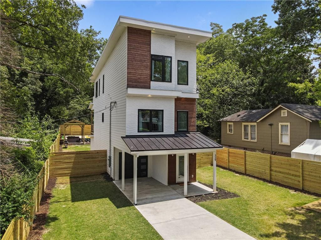 4 bedroom, 4 bathroom, 2,368 sq ft single family residence for sale at 729 Emily Place, Atlanta, GA 30318 — photo 5