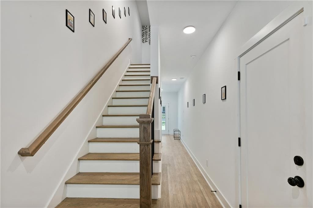 4 bedroom, 4 bathroom, 2,368 sq ft single family residence for sale at 729 Emily Place, Atlanta, GA 30318 — photo 10