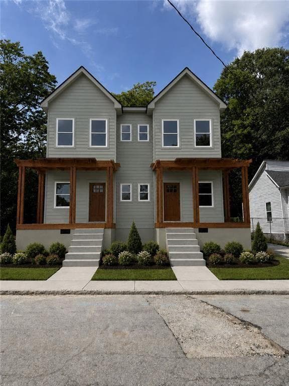 3 bedroom, 3 bathroom, 1,338 sq ft townhouse for sale at 1462 Connally Avenue, Atlanta, GA 30310
