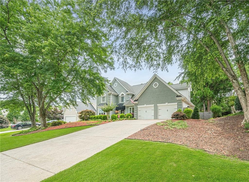 4 bedroom, 3 bathroom, 2,919 sq ft single family residence for sale at 6685 Waterbury Way, Cumming, GA 30040 — photo 2