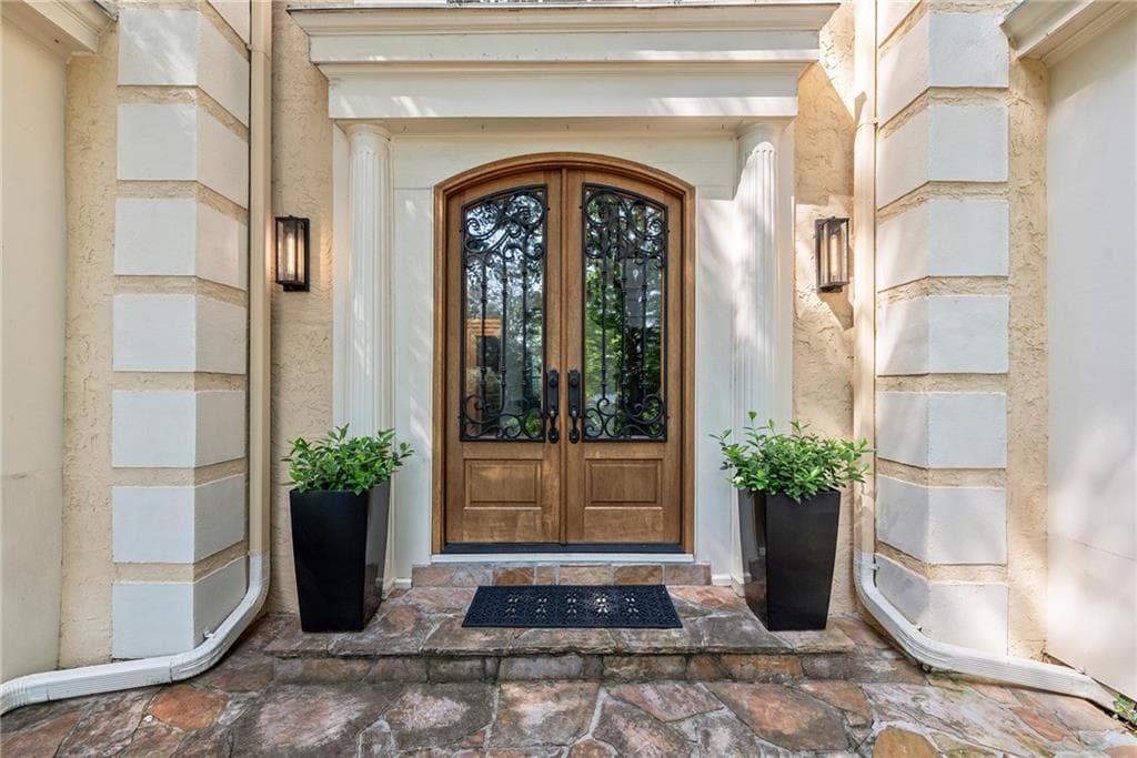 5 bedroom, 6 bathroom, 6,039 sq ft single family residence for sale at 7810 Landowne Drive, Sandy Springs, GA 30350 — photo 2