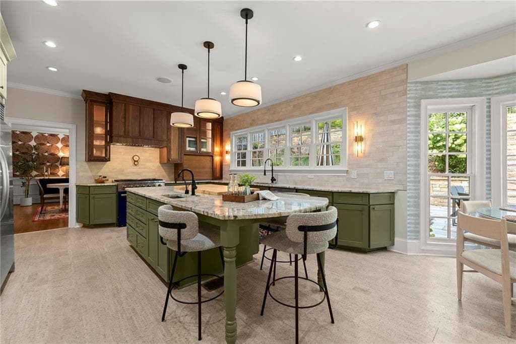 5 bedroom, 6 bathroom, 6,039 sq ft single family residence for sale at 7810 Landowne Drive, Sandy Springs, GA 30350 — photo 3