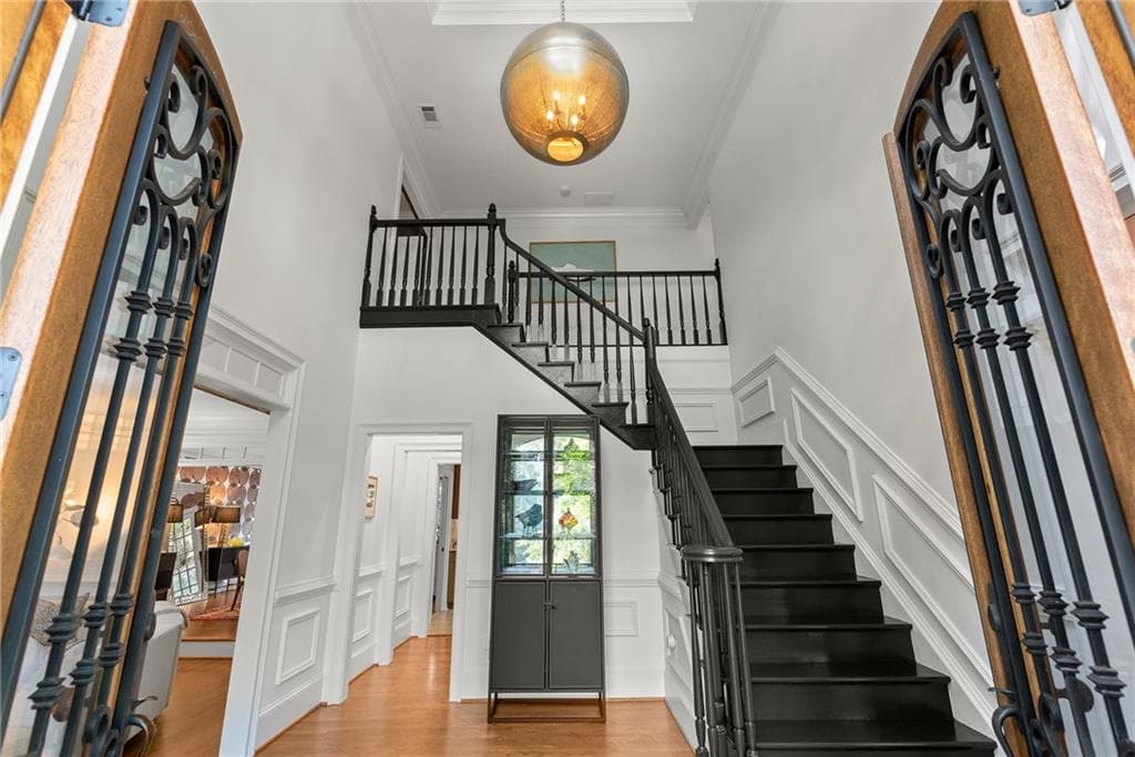 5 bedroom, 6 bathroom, 6,039 sq ft single family residence for sale at 7810 Landowne Drive, Sandy Springs, GA 30350 — photo 4