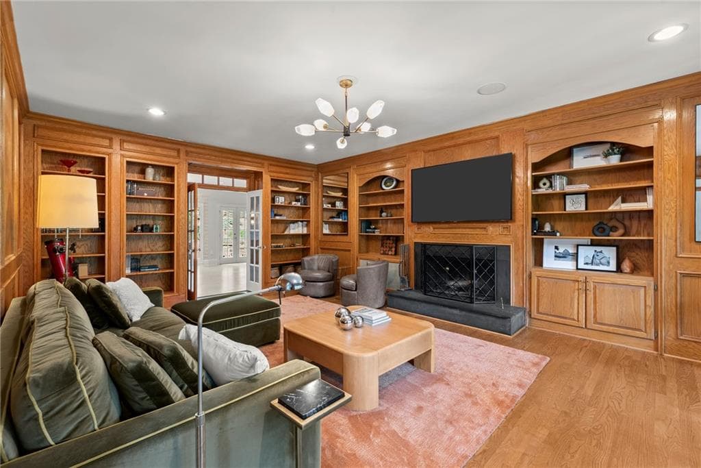 5 bedroom, 6 bathroom, 6,039 sq ft single family residence for sale at 7810 Landowne Drive, Sandy Springs, GA 30350 — photo 7