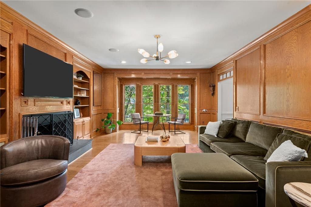 5 bedroom, 6 bathroom, 6,039 sq ft single family residence for sale at 7810 Landowne Drive, Sandy Springs, GA 30350 — photo 8