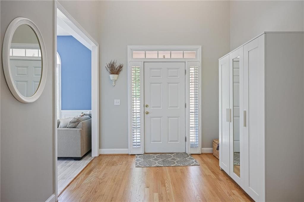 5 bedroom, 5 bathroom, 3,864 sq ft single family residence under contract at 58 Vinings Lake Drive, Mableton, GA 30126 — photo 2