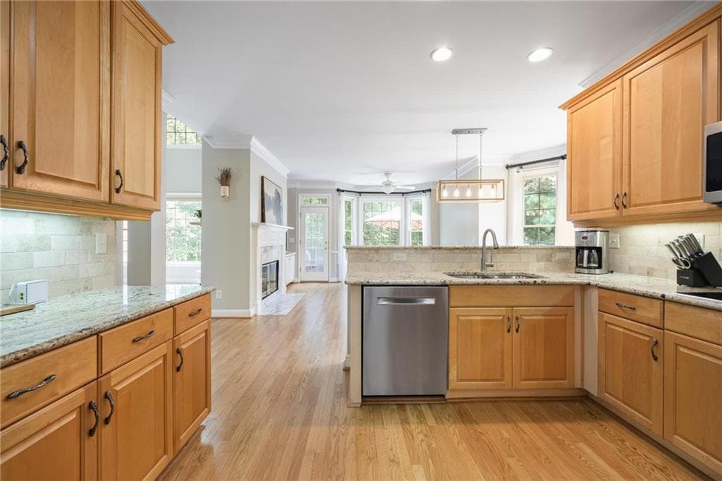 5 bedroom, 5 bathroom, 3,864 sq ft single family residence under contract at 58 Vinings Lake Drive, Mableton, GA 30126 — photo 8