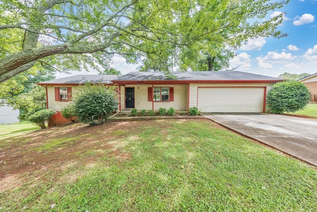 3 bedroom, 2 bathroom, 1,412 sq ft single family residence for sale at 921 Curry Circle, Conyers, GA 30094 — photo 1 of 31