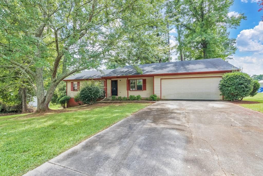 3 bedroom, 2 bathroom, 1,412 sq ft single family residence for sale at 921 Curry Circle, Conyers, GA 30094 — photo 2