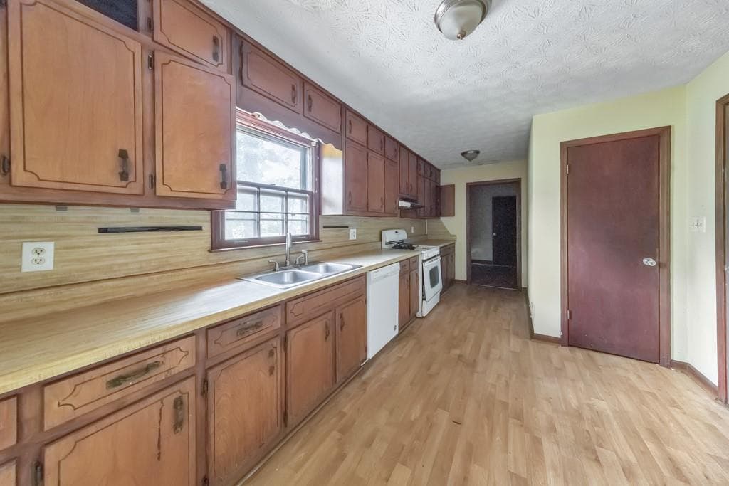 3 bedroom, 2 bathroom, 1,412 sq ft single family residence for sale at 921 Curry Circle, Conyers, GA 30094 — photo 8