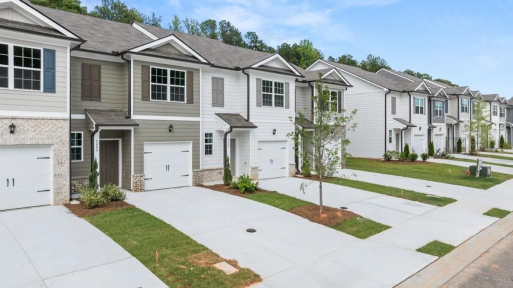 3 bedroom, 3 bathroom, 1,508 sq ft townhouse under contract at 6002 Skylar Drive, South Fulton, GA 30331 — photo 2