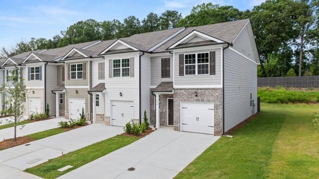 3 bedroom, 3 bathroom, 1,508 sq ft townhouse for sale at 5998 Skylar Drive, South Fulton, GA 30331 — photo 2