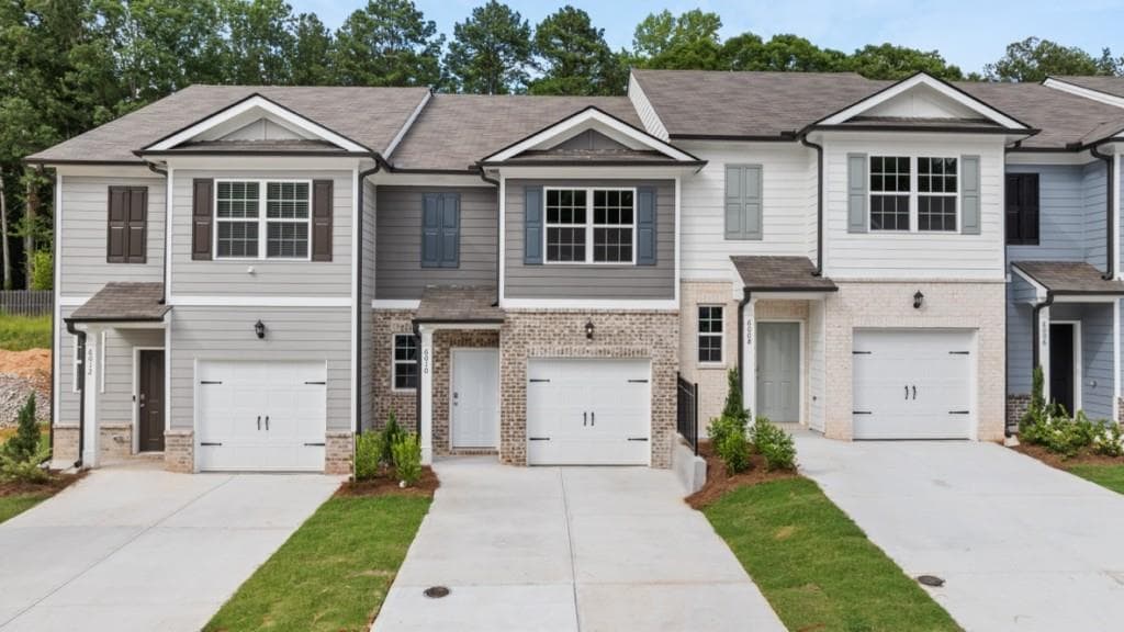 3 bedroom, 3 bathroom, 1,508 sq ft townhouse under contract at 6010 Skylar Drive, South Fulton, GA 30331