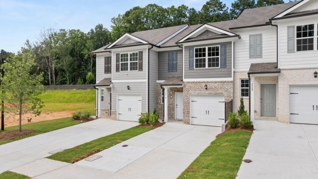 3 bedroom, 3 bathroom, 1,508 sq ft townhouse under contract at 6010 Skylar Drive, South Fulton, GA 30331 — photo 2