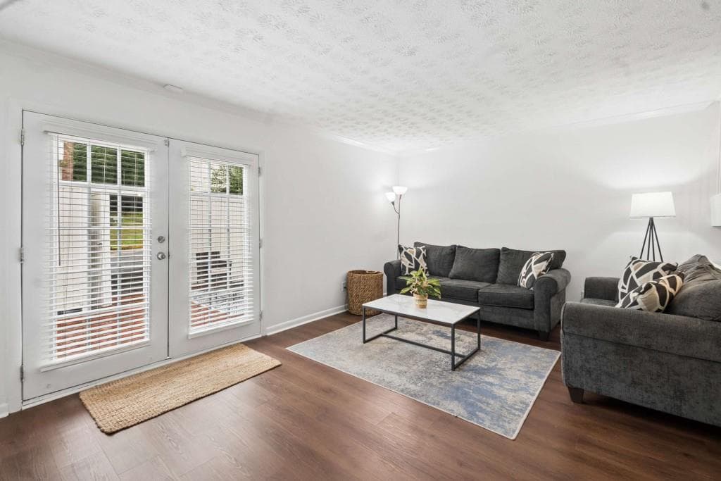 3 bedroom, 4 bathroom, 1,974 sq ft townhouse for sale at 7345 Cardigan Circle, Atlanta, GA 30328 — photo 2