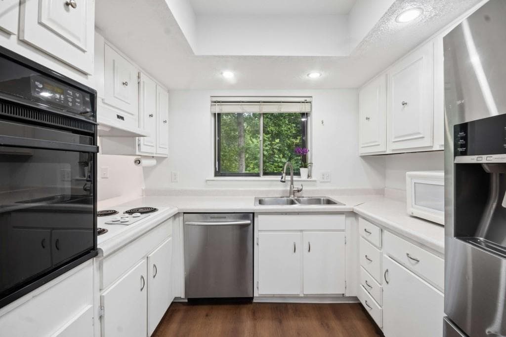 3 bedroom, 4 bathroom, 1,974 sq ft townhouse for sale at 7345 Cardigan Circle, Atlanta, GA 30328 — photo 6