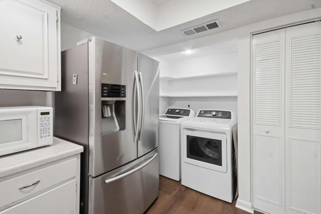 3 bedroom, 4 bathroom, 1,974 sq ft townhouse for sale at 7345 Cardigan Circle, Atlanta, GA 30328 — photo 8