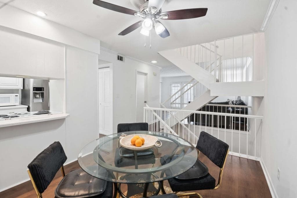 3 bedroom, 4 bathroom, 1,974 sq ft townhouse for sale at 7345 Cardigan Circle, Atlanta, GA 30328 — photo 10