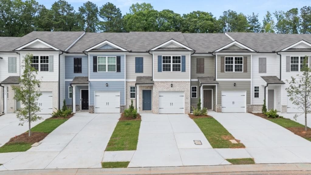3 bedroom, 3 bathroom, 1,508 sq ft townhouse under contract at 6004 Skylar Drive, South Fulton, GA 30331