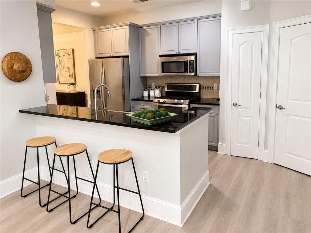 4 bedroom, 3 bathroom, 3,396 sq ft townhouse for sale at 554 Centennial Lane, Atlanta, GA 30313 — photo 3