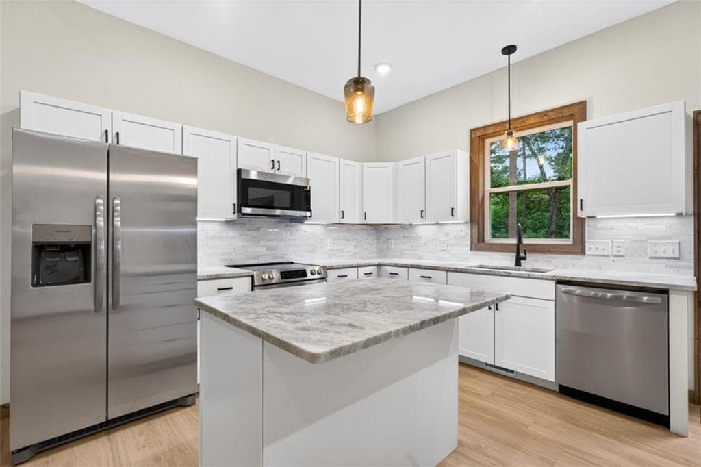 3 bedroom, 2 bathroom, 1,313 sq ft single family residence for sale at 579 Julep Court, Ellijay, GA 30540 — photo 2