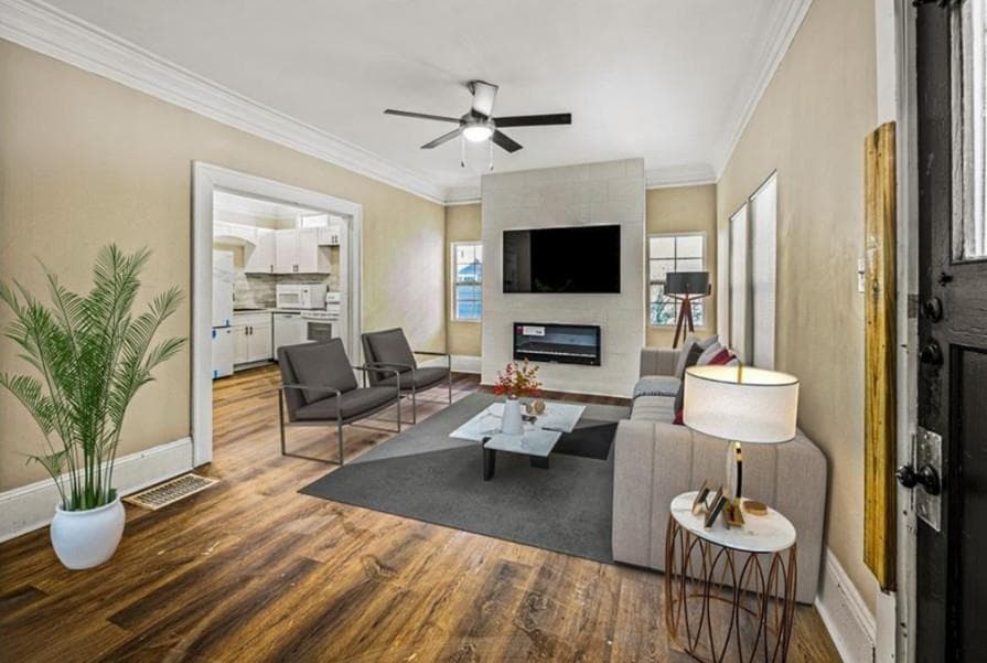 4 bedroom, 2 bathroom, 1,872 sq ft single family residence for sale at 684 S Elizabeth Place, Atlanta, GA 30318 — photo 4