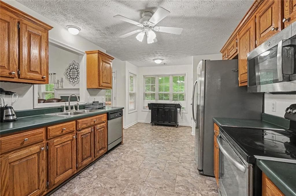4 bedroom, 3 bathroom, 2,343 sq ft single family residence for sale at 352 Academy Woods Drive, Jefferson, GA 30549 — photo 9