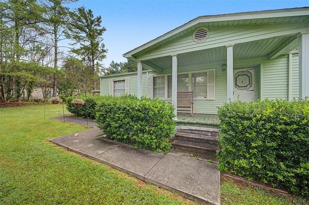 3 bedroom, 2 bathroom, 1,415 sq ft single family residence for sale at 4837 S Dixie Highway, Resaca, GA 30735 — photo 4